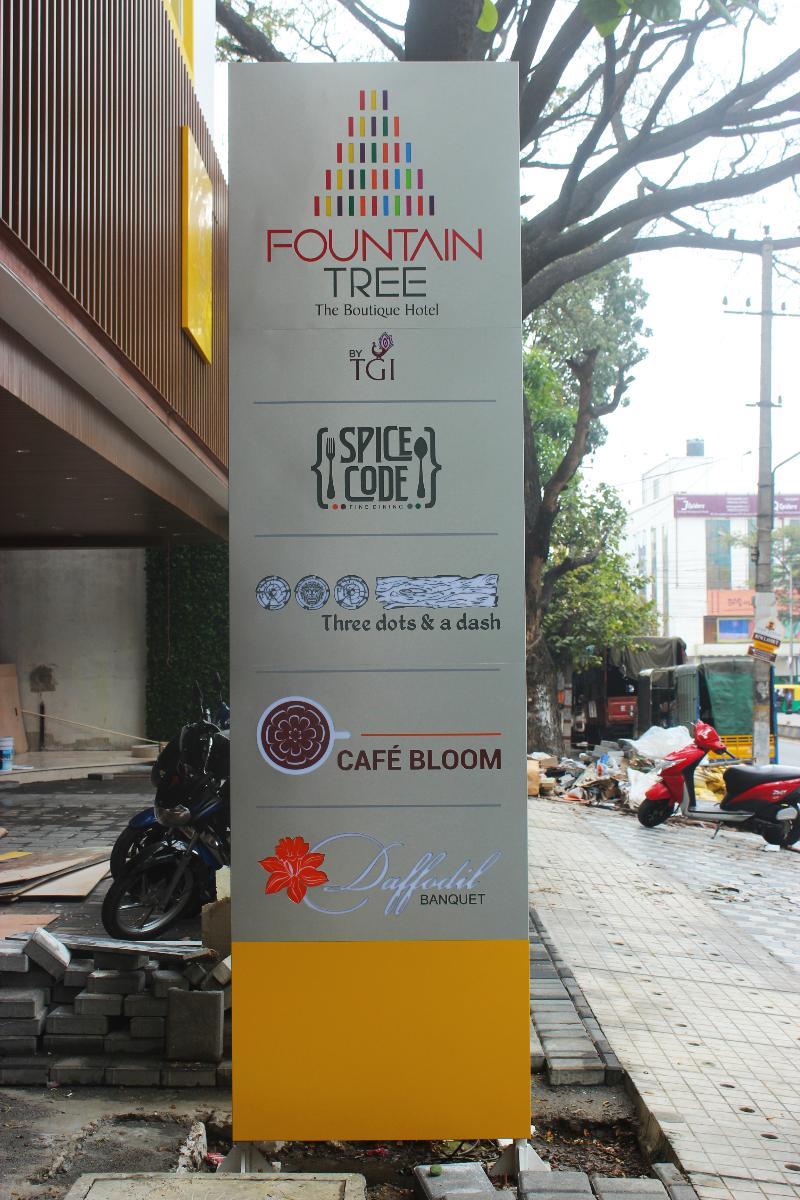 Fountain Tree By Tgi Hotel Bangalore Buitenkant foto