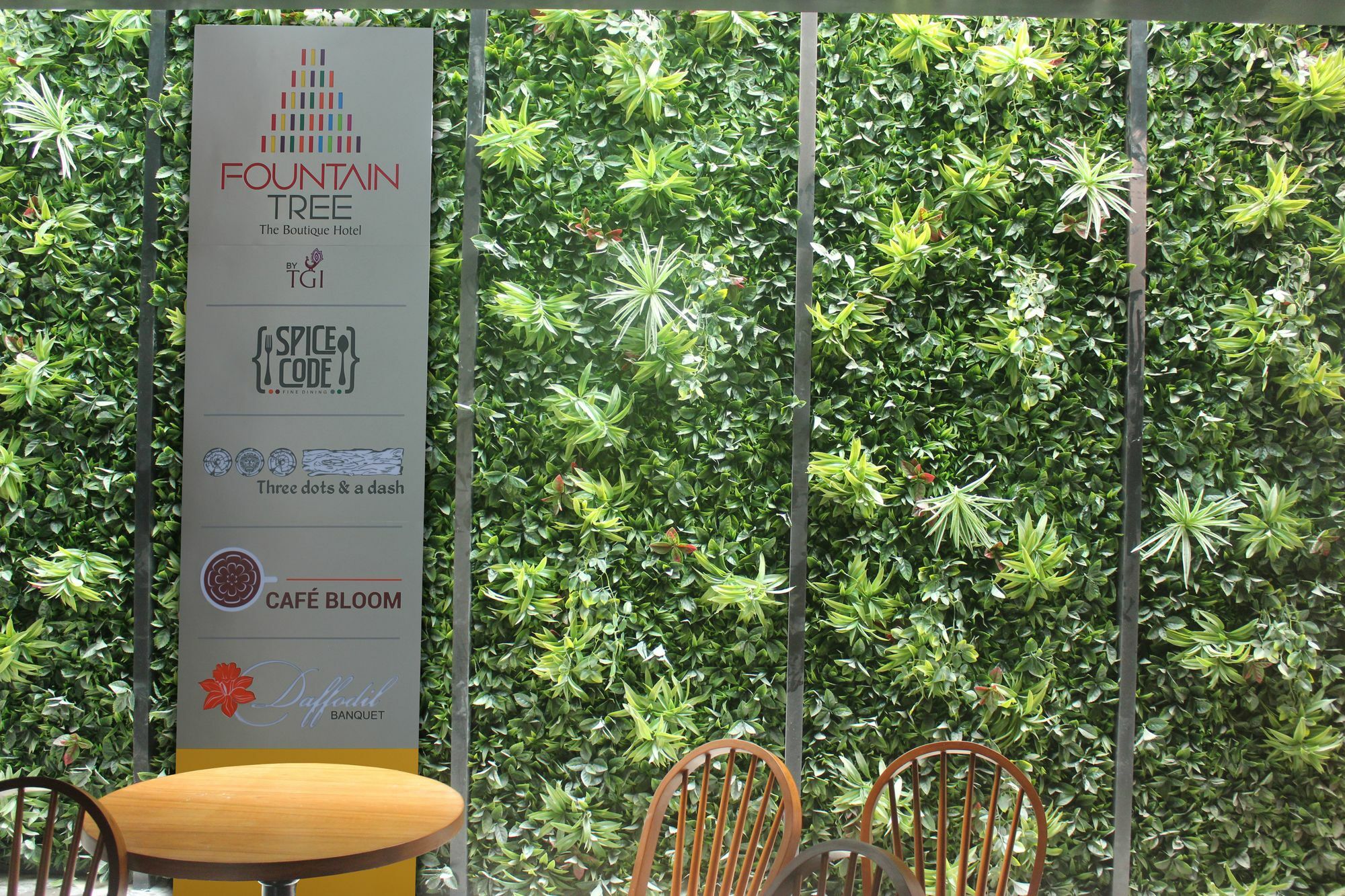 Fountain Tree By Tgi Hotel Bangalore Buitenkant foto